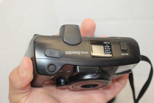Olympus Infinity Zoom 200 35mm Camera Bundle TESTED! w/ Remote Control & Film! - Picture 9 of 21