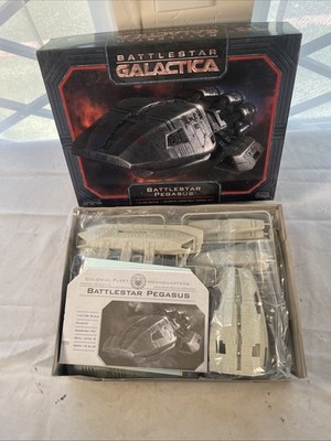 Moebius Models Battlestar Galactica Pegasus 1/4105 Model Kit (931