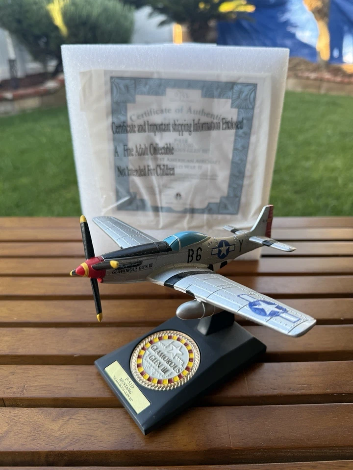 Bradford Exchange P51D Mustang Glamorous Glen WW2 Model Airplane (Boxed w COA) - Image 2 of 4