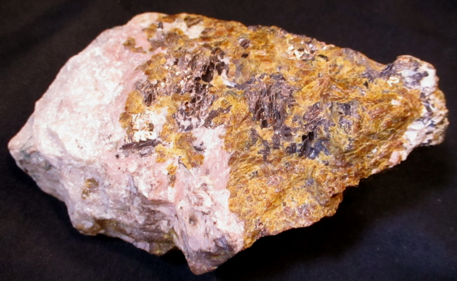 Blue Willemite & Longwave Fluorescent, Bustamite , Franklin, NJ