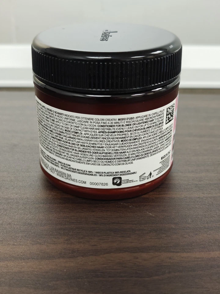 Acondicionador creativo Davines Alchemic rosa para cabello rubio y aclarado 8,84 oz Foto 3 de 4