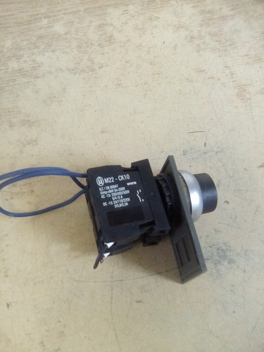 Moeller Key Selector Switch "NO KEY" W/(2) M22-CK10 Contact Blocks - 第 2/5 張圖片