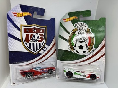 2014 HOT WHEELS WORLD CUP SOCCER US NATIONAL & TEAM MEXICO SCOOPA  HAMMER- NIP