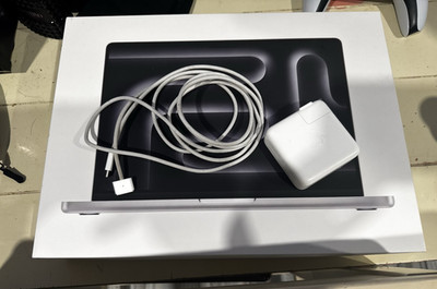 Apple Macbook pro mactonish 14 inch 