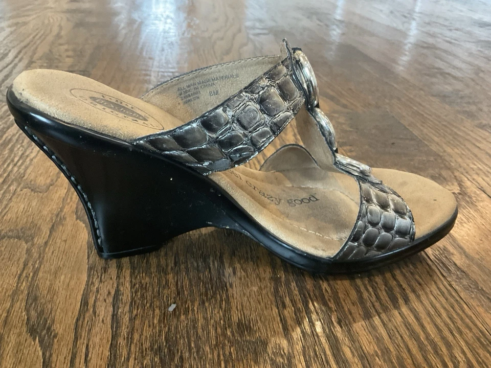 Sandálias anabela Dr. Scholl's Avalon Crazy Good cinza crocodilo em relevo Avalon tamanho 8 M - Imagem 2 de 4