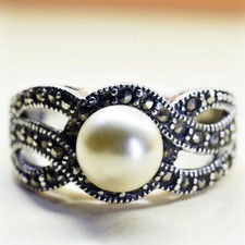 Size 7, Vintage sterling 925 silver handmade ring with faux pearl and marcasite