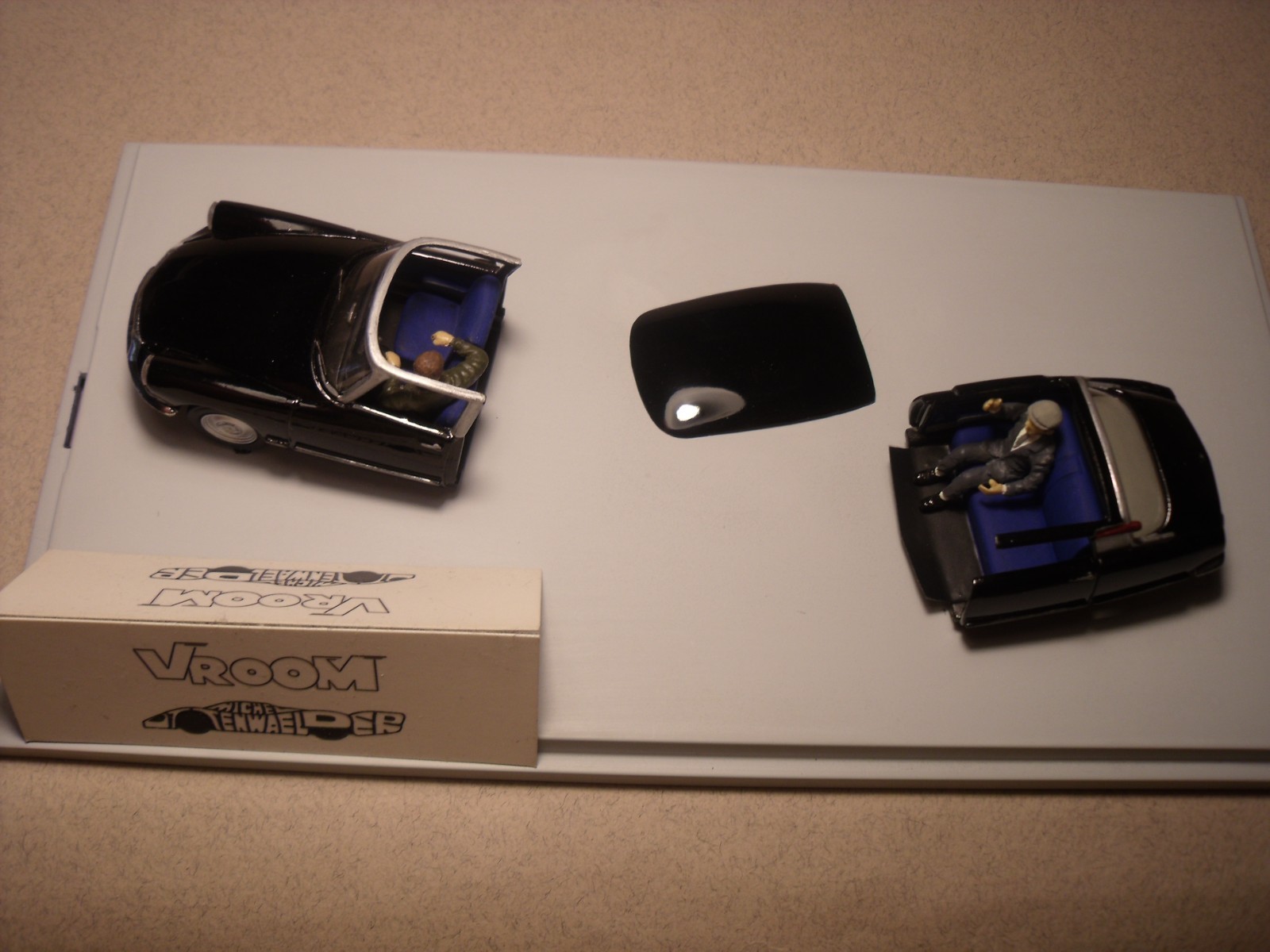 Citroën DS accidentée 1/43 maquette Vroom résine pour décor Norev