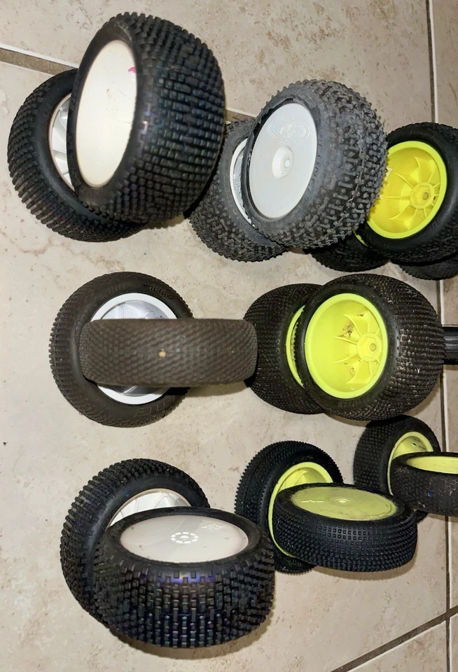 Neumáticos para buggy 1/10 - Alfombra - Todoterreno - Losi - TLR JC Concepts - DE Racing Foto 4 de 4