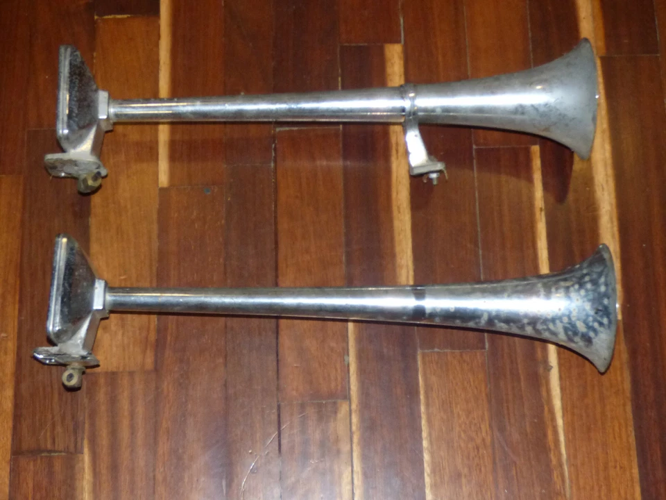 VINTAGE HADLEY HORNS 55CM CAR TRUMPETS RARE - Image 4 of 4