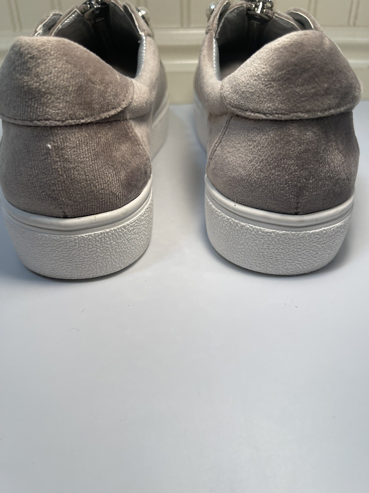 Steve Madden LYNN Velvet Pearl Grey Platform Sneakers Women's Shoes Size 7