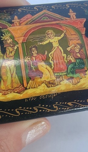 Vintage Signed Hand Painted Russian Lacquer box - Picture 4 of 14