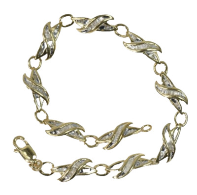 10 Karat Solid Gold , Natural DIAMOND  Baguette X  link bracelet
