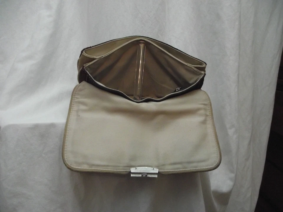 petit cartable à rabat "Zara" en daim beige/marron et fermeture métallique - Photo 3/3