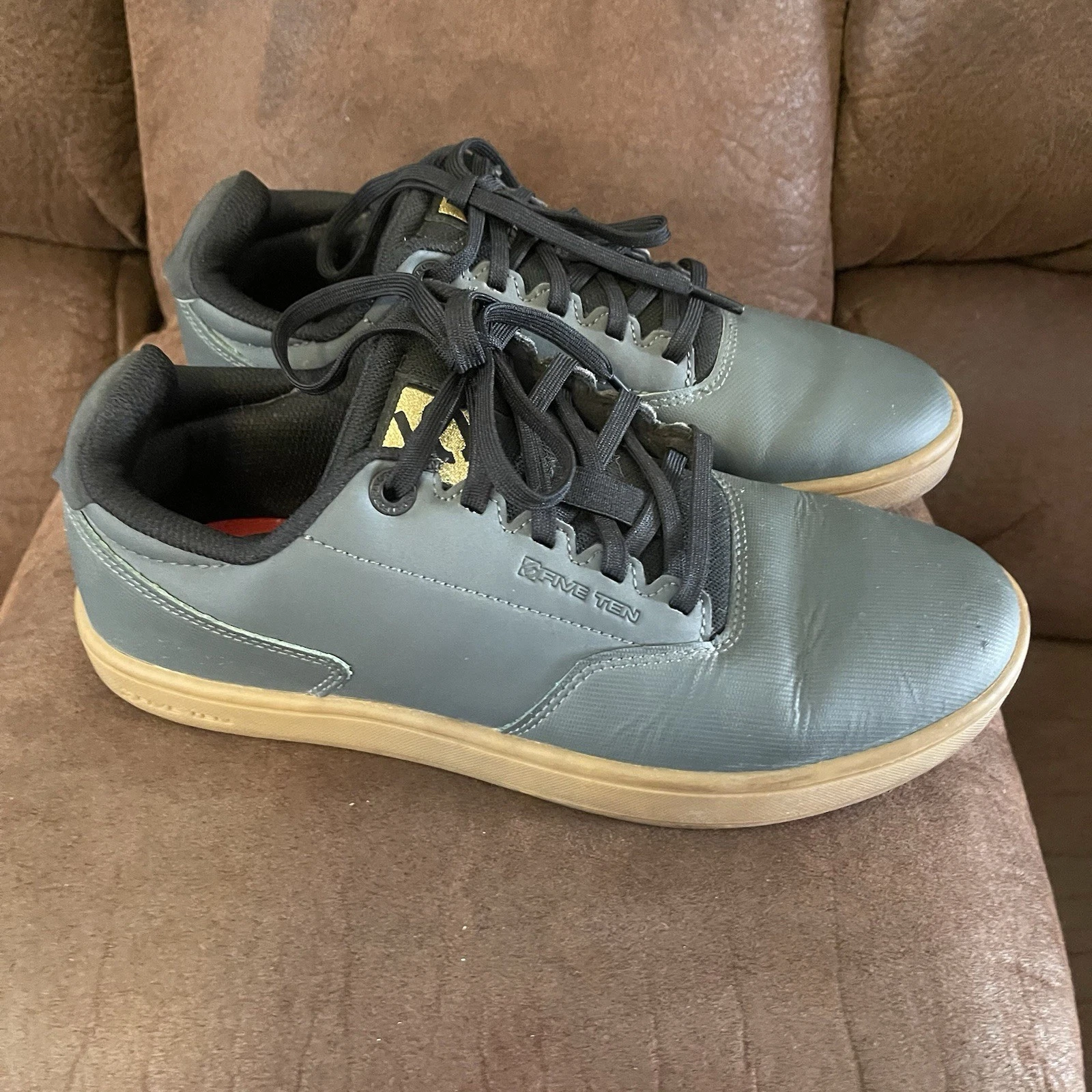 ADIDAS Scarpe basse Five Ten 5.10 District da uomo 6.5 sneaker da mountain bike verde