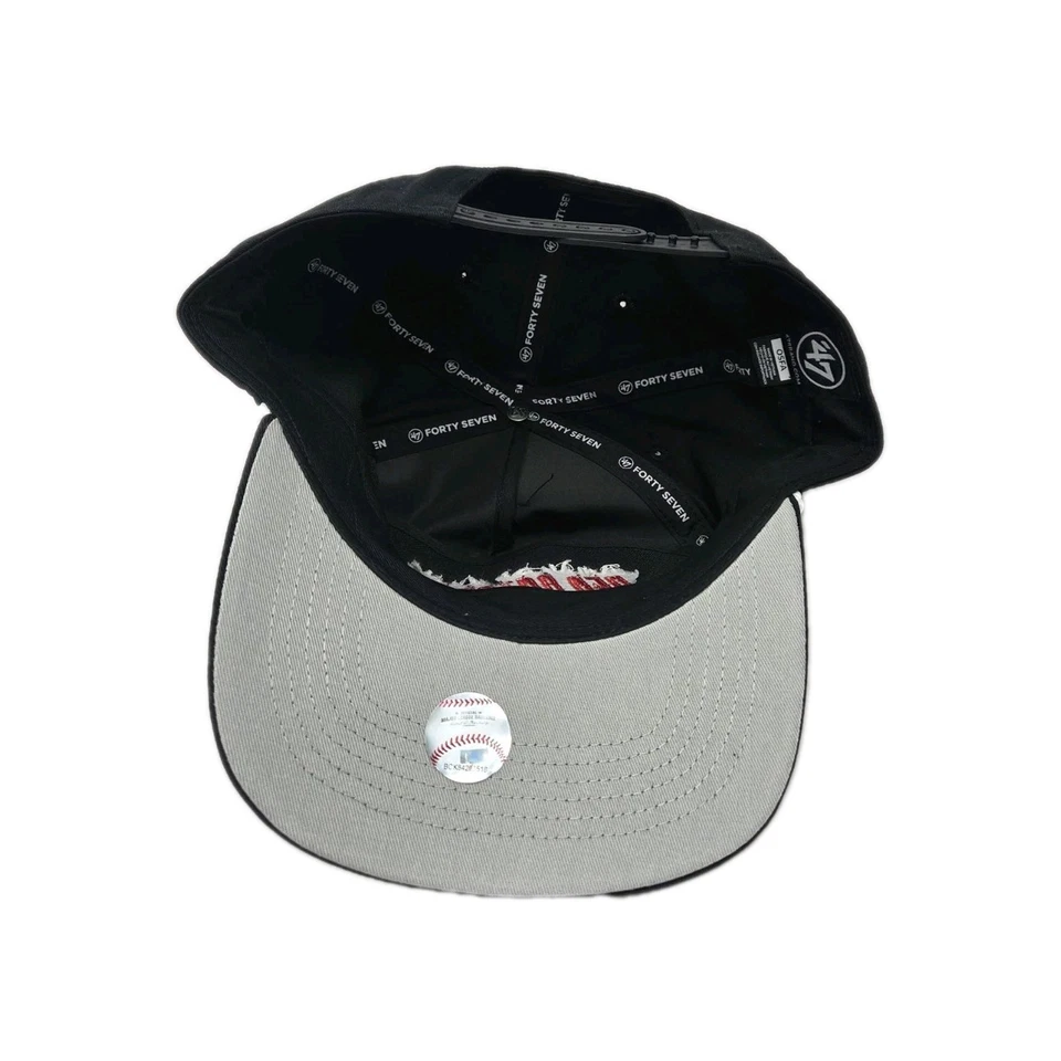 Bolso Mercancía de Postemporada Philadelphia Phillies Rojo Octubre 2025. Owala, sombrero, toalla Foto 4 de 4