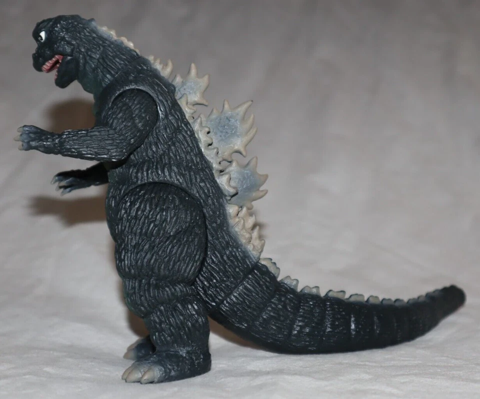 GODZILLA 1967 MEMORIAL BOX VERSION 6" FIGURE VTG BANDAI 2003 Minya Kamacuras - Image 2 of 4