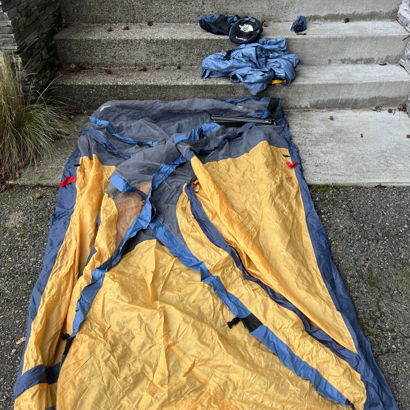 The North Face Slickrock Tent Complete – Tent, Rainfaly, Poles, Stakes, and Bag