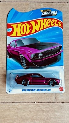 Hot Wheels '69 Ford Mustang Boss 302 PKW Spielzeugauto 1:64 Legend Tour