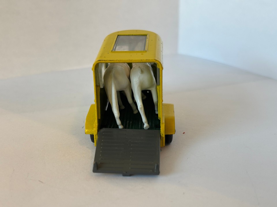Matchbox Superfast Pony Trailer With 2 Horses Excellent Plus