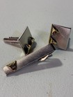 VTG Swank Gold Plated Cufflinks & Tie Clip Set with a Textured Linear Design — photo 1