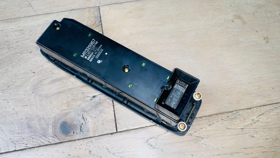 OEM 2001-2006 MITSUBISHI MONTERO DRIVER LEFT LH MASTER WINDOW SWITCH W/ BEZEL - Image 2 of 2