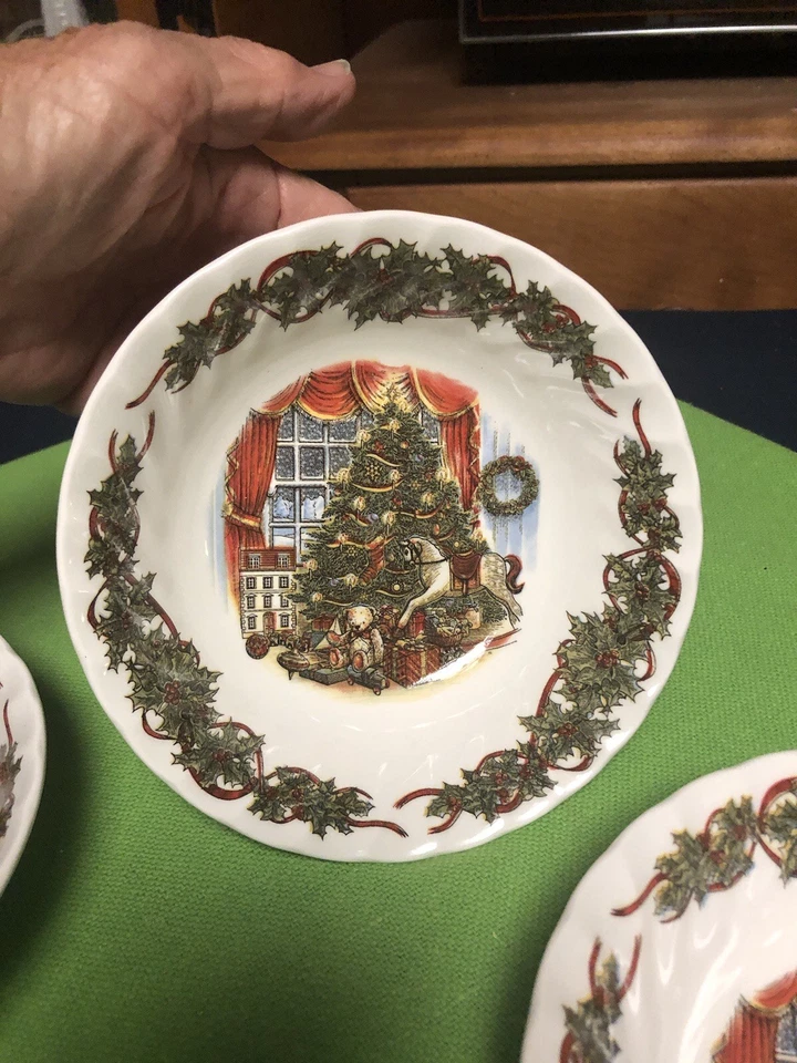 Queens Christmas Morning Cereal/Dessert Bowls 6.50” Set Of 4 Scallop/Swirl - Image 3 of 4