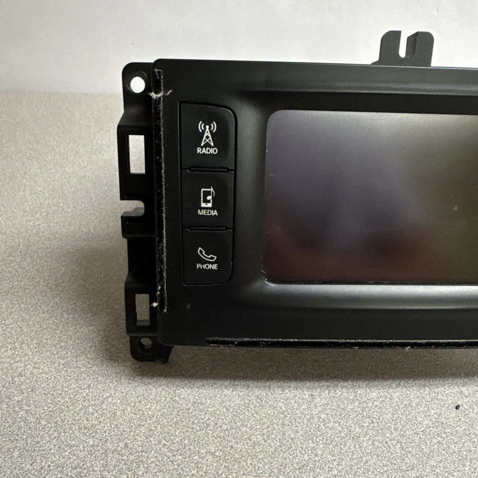 2015-2017 CHRYSLER 200 NAV AM FM CD PLAYER RADIO RECEIVER OEM P68226694AE - Image 2 of 4
