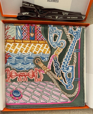 HERMES Carre90 Silk Scarf Super Silk Quest Almond green/Pink New 