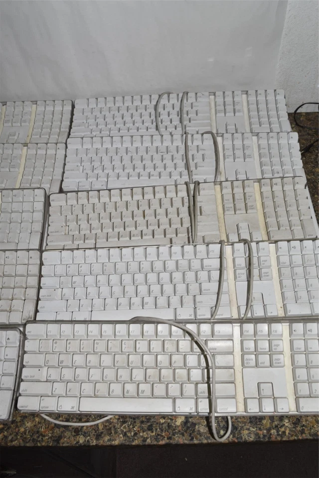 Apple A1048 USB Verkabelte Tastatur - ECHT / OEM Los Von 20 (JPV22) - Bild 3 von 4