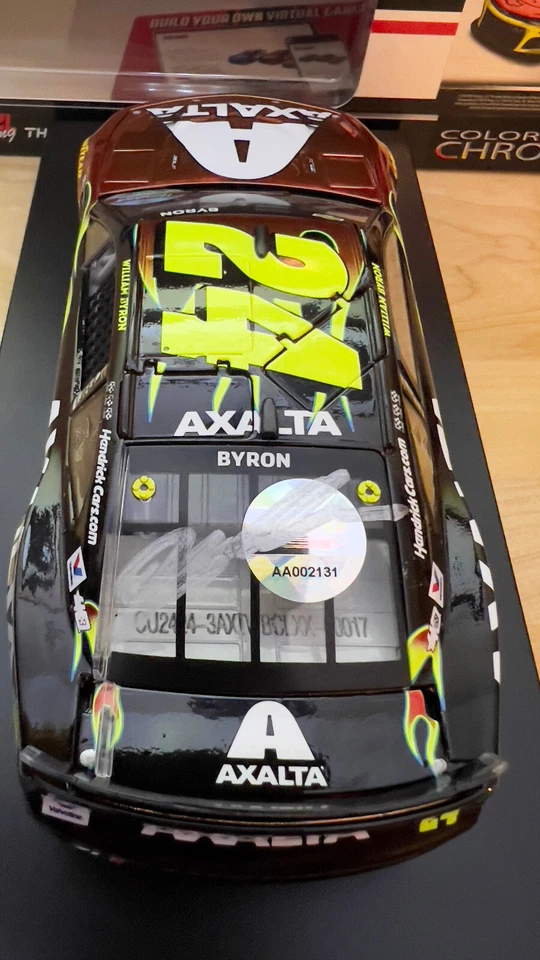 DUEL 签名 Jeff Gordan / William Byron | 2024 Axalta Throwback - 彩色镀铬 — 第 3/4 张图片