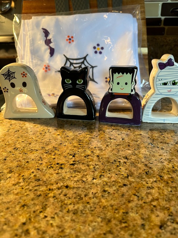 Temptations Boofetti Napkin Rings w/ Napkins