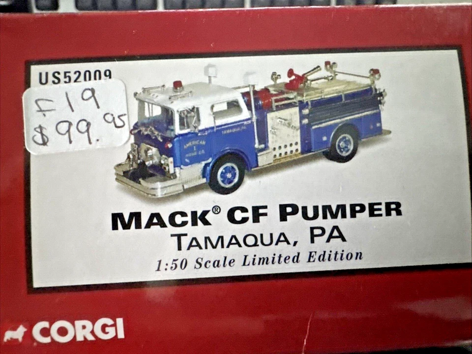 CORGI Heros Under Fire-Mack CF Pumper Tamaqua PA Fire Department 1:50 US52009 - Image 2 of 4