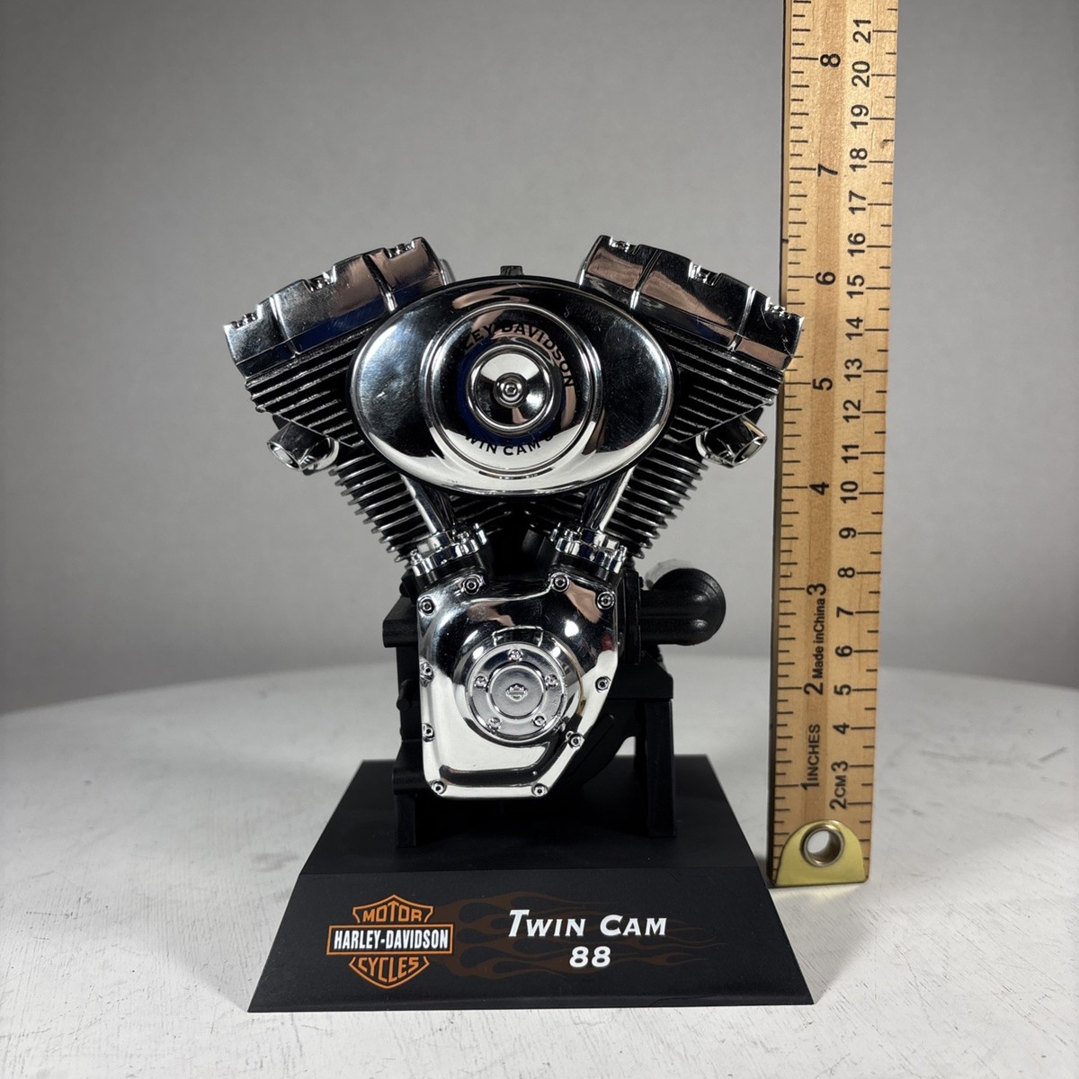 ミニカー Testors Harley-Davidson Twin Cam 88 Harley Davidson 1/2 Scale Visible Twin Cam 88 Working Model Kit