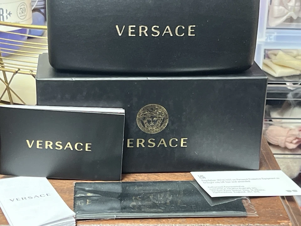 Gafas de sol Versace para mujer nuevas con estuche/juego completo, marco de metal Foto 4 de 4