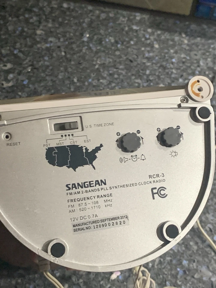 Sangean RCR-3 AM/FM Atomic Digital/Analog Clock Radio - White - Image 4 of 4