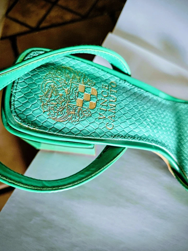 Tacones Vince Camuto para mujer de cuero patena verde talla 8 Foto 2 de 4