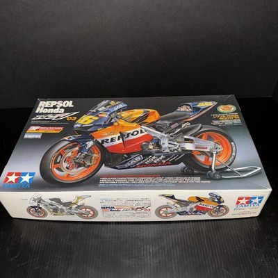 TAMIYA REPSOL Honda RC211V '03 1/12 Motorcycle Series 14096 w/detail up parts