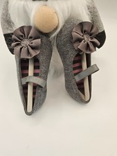 Girls Gray Fabric Mary Jane Flats with Daisy Accent