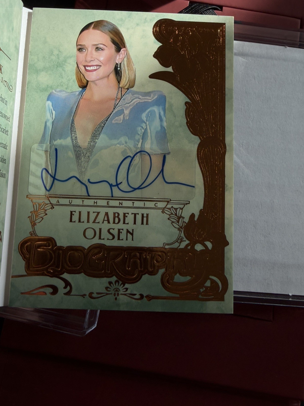 ELIZABETH OLSEN 23/25 Auto Biography Booklet 2024 Leaf History Book Pop signed