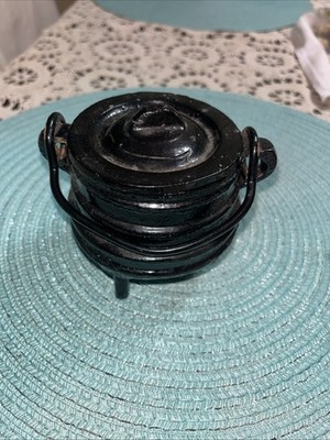 Cast Iron Cauldron with Handle & Lid, Ribbed Style 4'' High
