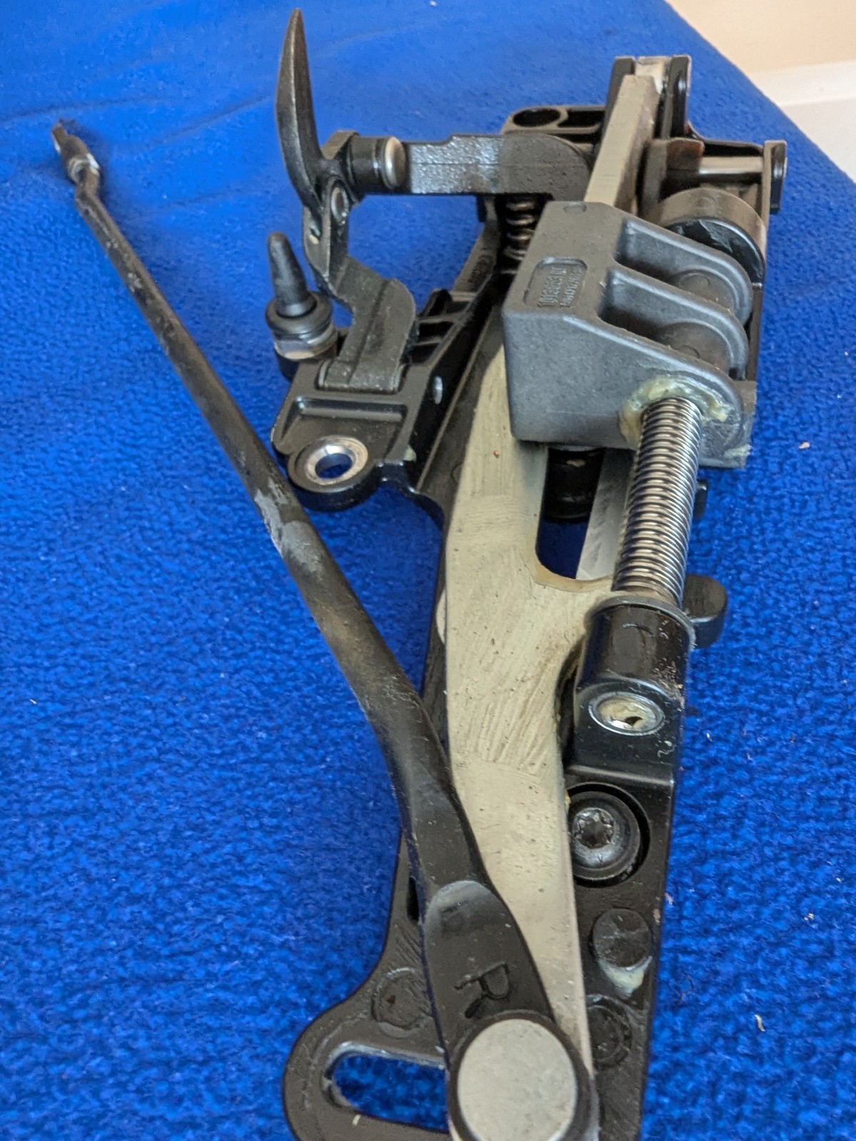 Maserati GranTurismo 2010-2019 Front Right Convertible top latch