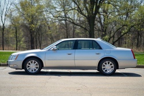 2010 Cadillac DTS - Picture 10 of 21