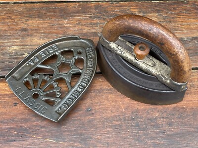 Griswold Cast Iron Fully Marked Sad Iron with Griswold Trivet