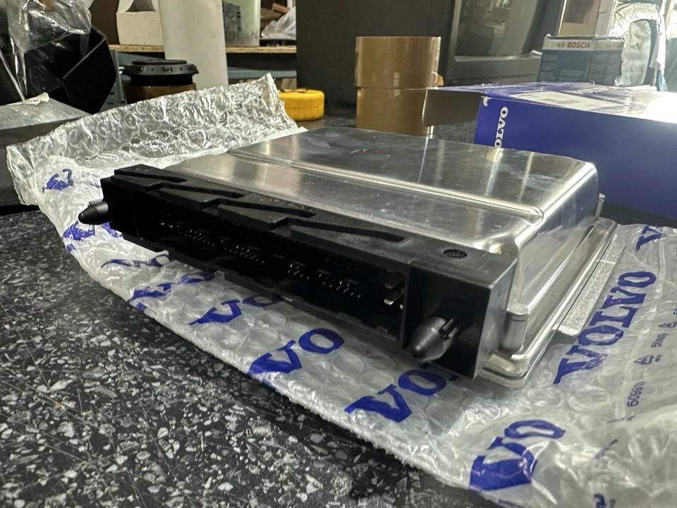 VOLVO V70 2 generation (2000-2008) Engine Control Unit ECU 8602746, 0281010319 - Image 3 of 4