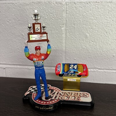 Vintage Winners Circle NASCAR Champion Display Jeff Gordon #24 1997 Dupont 6 in