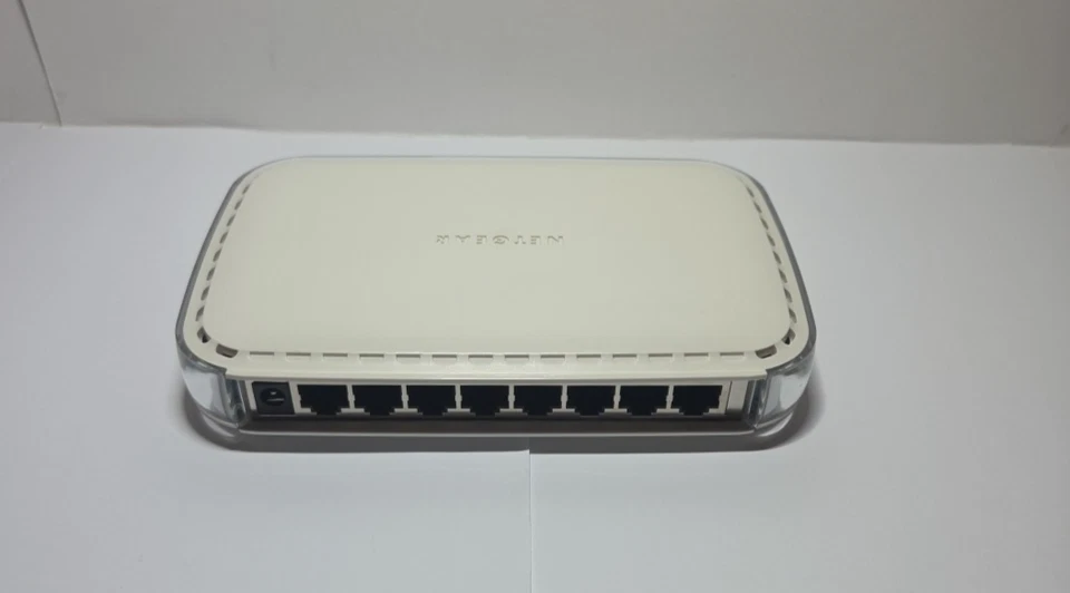 Netgear GS608 V3 8 Port Gigabit(10/100/1000 Mbps) Ethernet Switch w/Adapter - Image 4 of 4