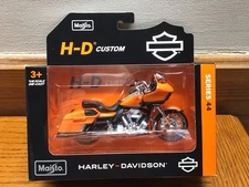 Maisto H-D Custom 1/18 2022 CVO Road Glide Series 44 Harley Davidson Diecast HTF