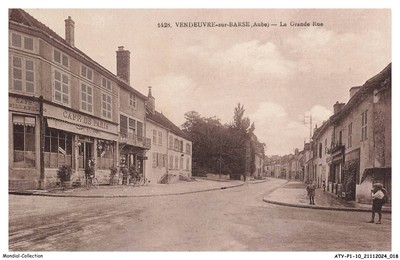 ATYP1-0010-10 - VENDEUVRE-SUR-BARSE - La grande rue