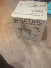 VTG Richmond Cedar 2 Quart Electric Ice Cream Freezer Maker Sealed