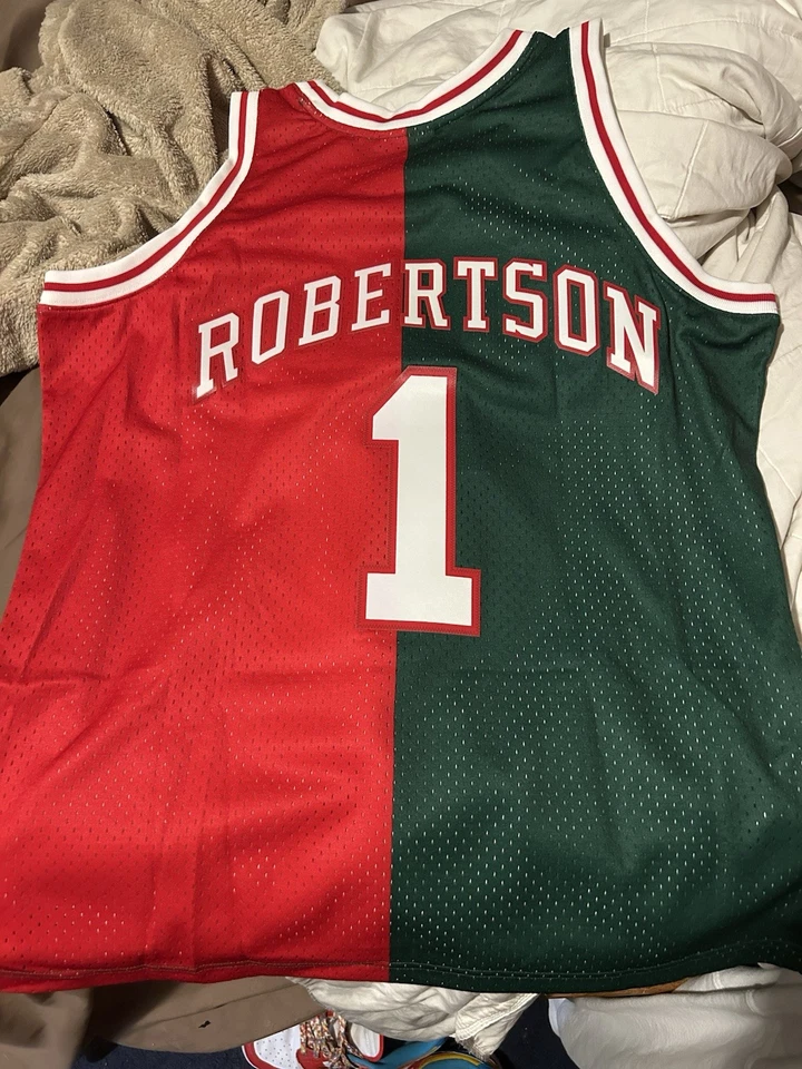 Mitchell & Ness NBA Split Swingman Oscar Robertson Milwaukee Bucks 71-72 Jersey - Image 2 of 4